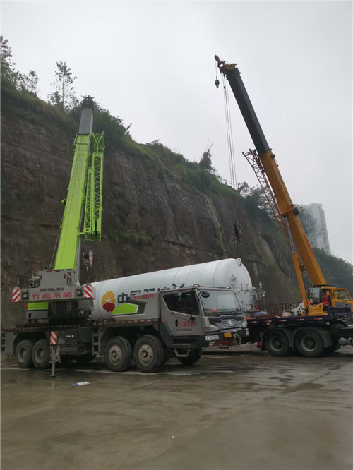 泽普县“不怕风雨冻”—— 吊车的 “恶劣环境适应” 技术